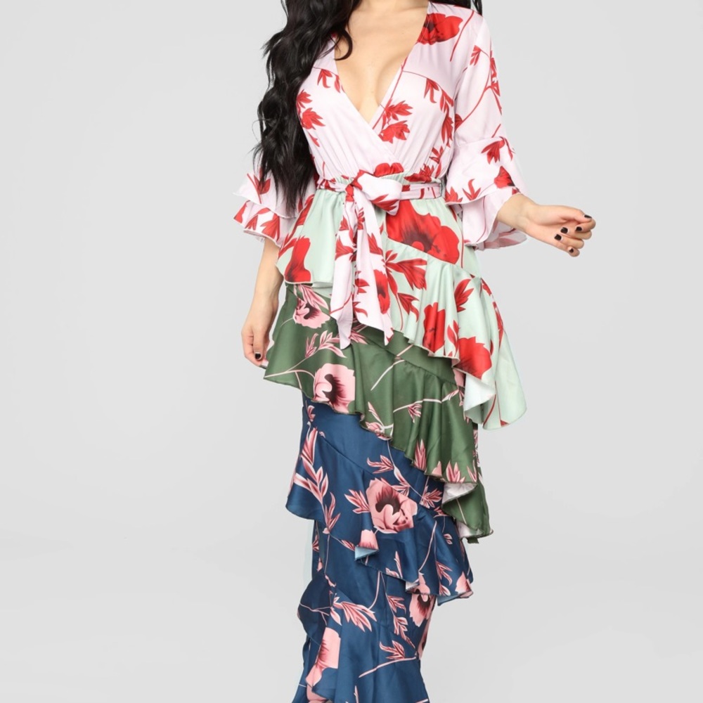 Brand New - Floral tiered maxi dress. Size XL. Fashion Nova